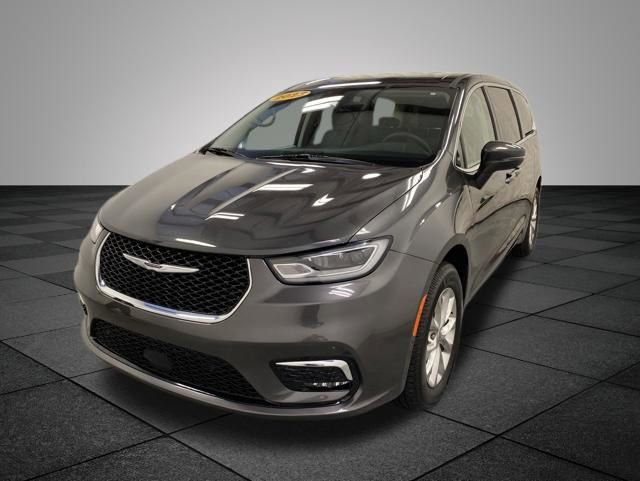 Used 2023 Chrysler Pacifica Touring-L AWD/4WD image 3