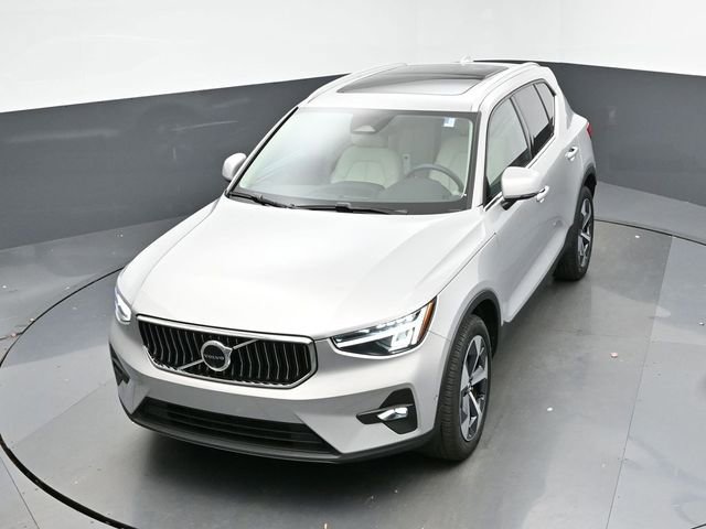Used 2024 Volvo XC40 B5 Plus w/ Protection Package Premier image 45