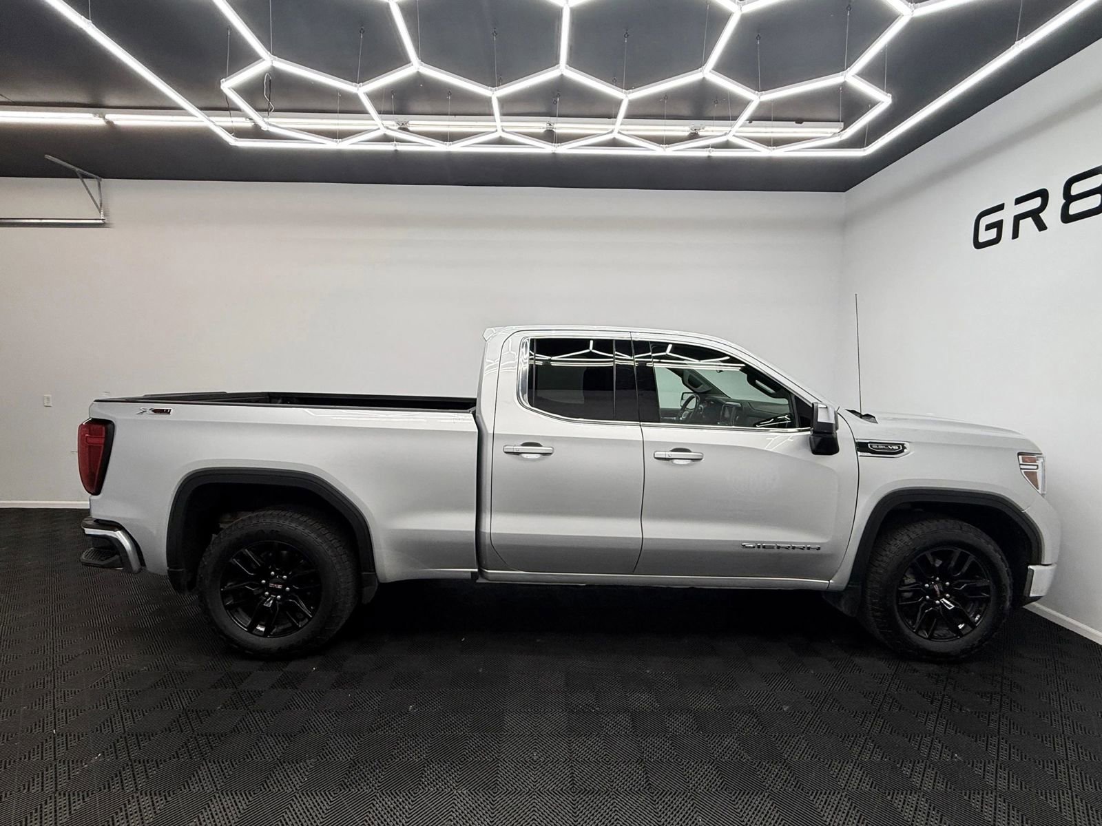 Used 2022 GMC Sierra 1500 SLE w/ X31 Off-Road Package AWD/4WD image 9