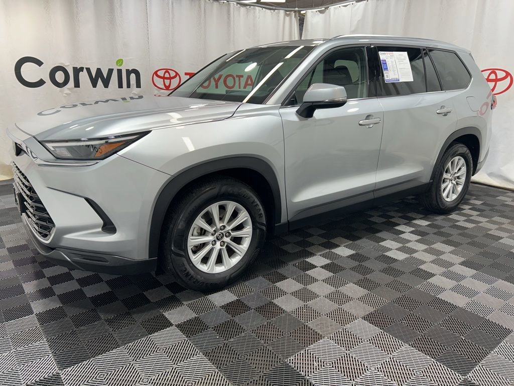 Used 2025 Toyota Grand Highlander AWD image 4