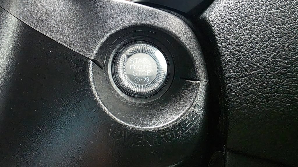 Used 2023 Jeep Renegade Latitude AWD/4WD image 34