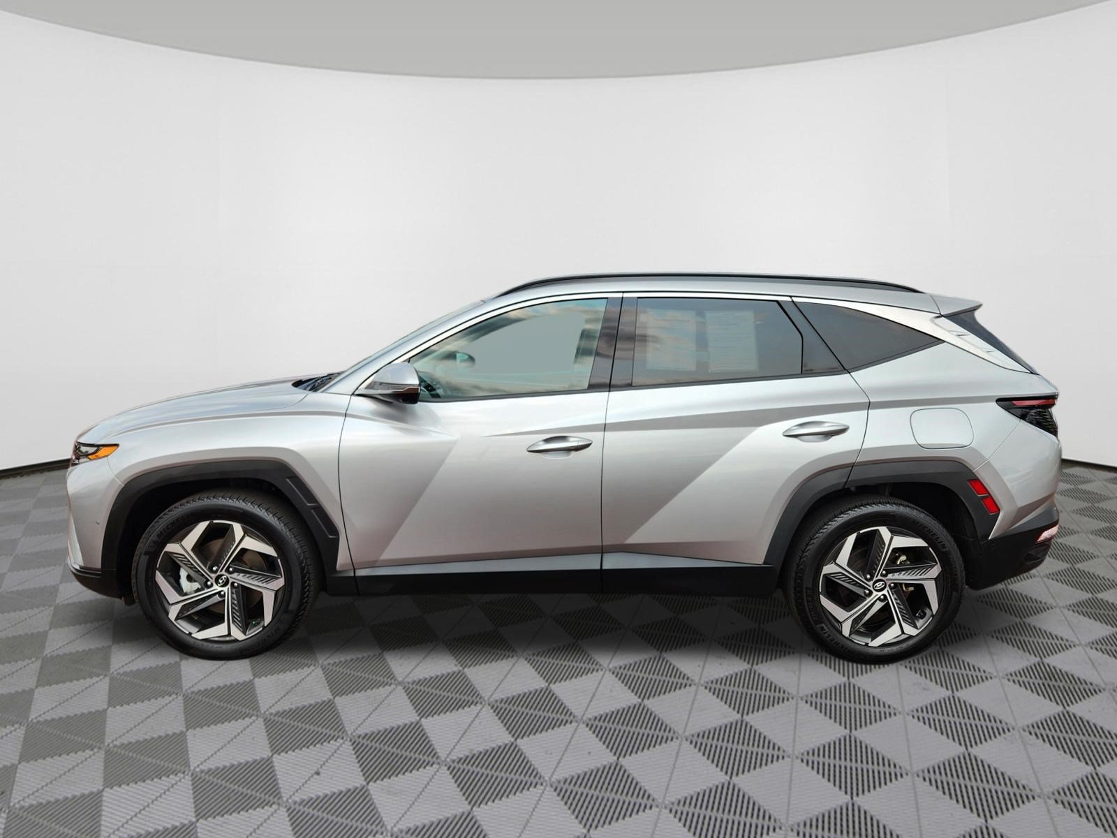 Certified 2023 Hyundai Tucson Limited AWD/4WD image 5