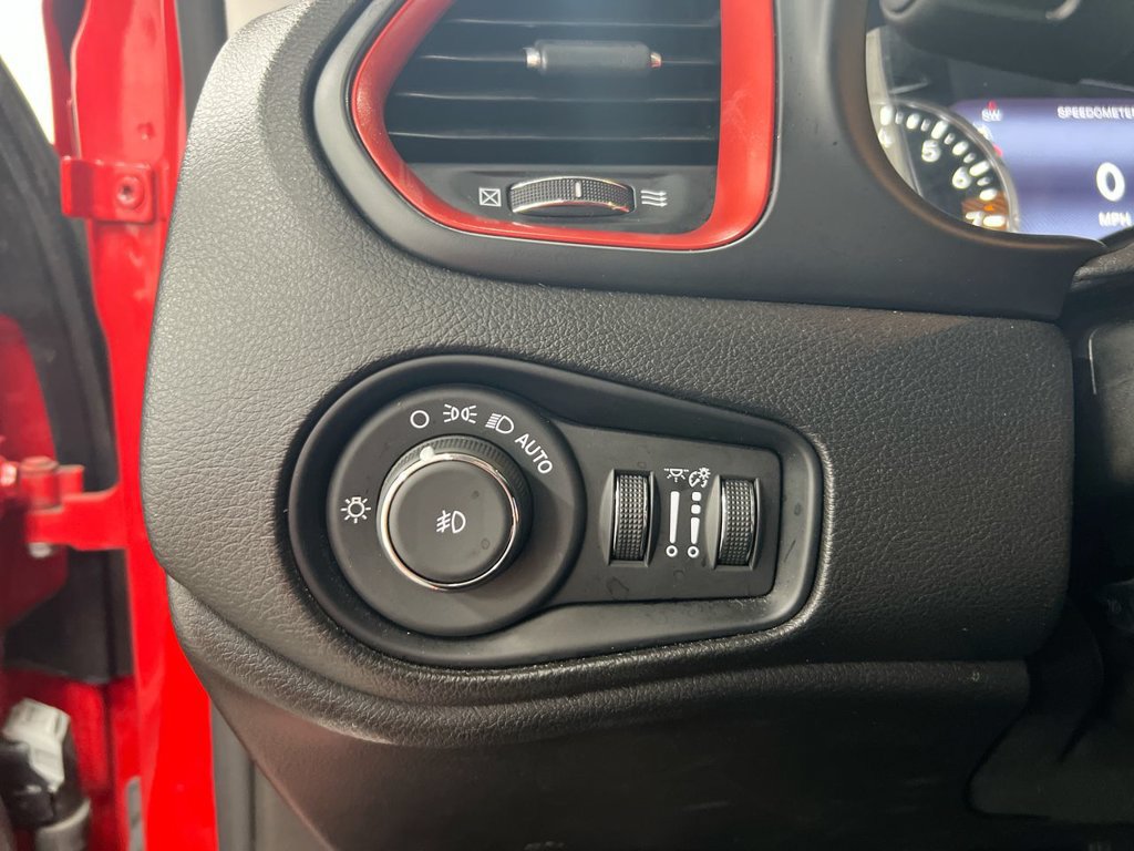 Used 2023 Jeep Renegade Trailhawk AWD/4WD image 19