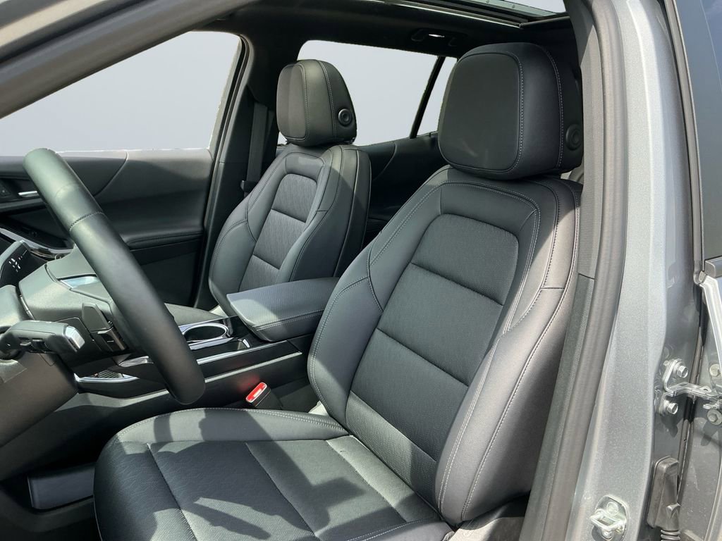 Used 2026 Chevrolet Equinox LT w/ Convenience Package II image 10