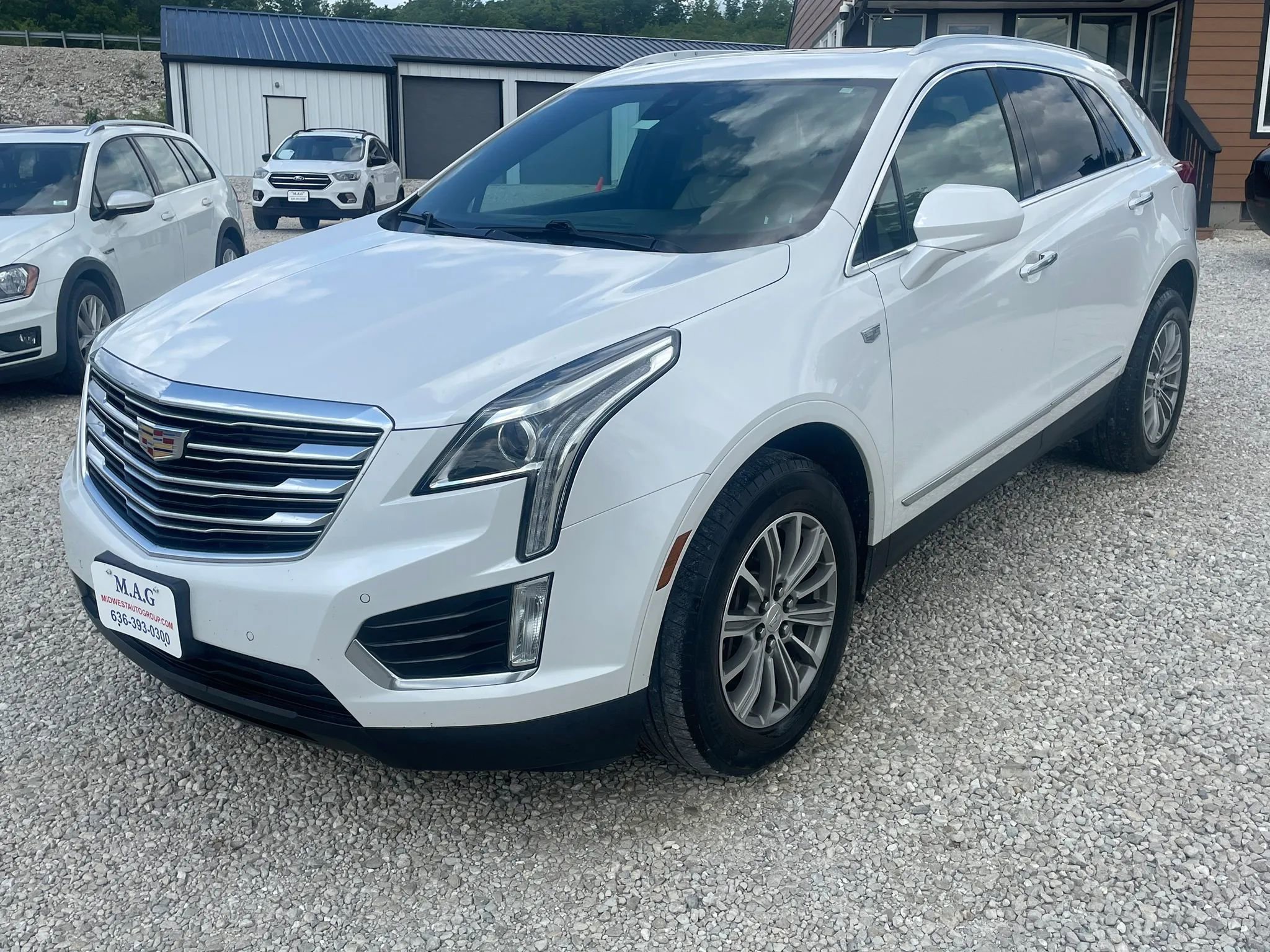 Used 2017 Cadillac XT5 Luxury w/ Driver Awareness Package FWD image 2