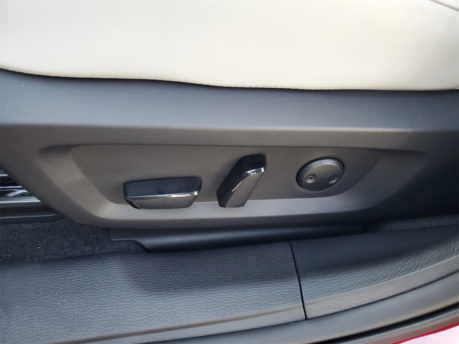 New 2025 Mitsubishi Outlander SE image 7