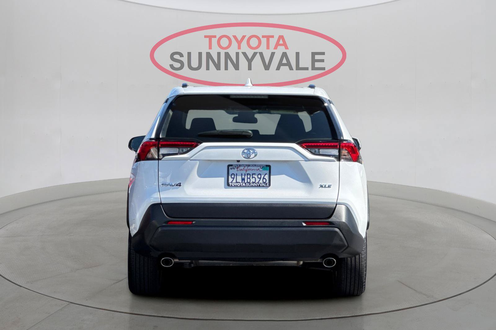 Used 2024 Toyota RAV4 XLE w/ Convenience Package FWD image 9