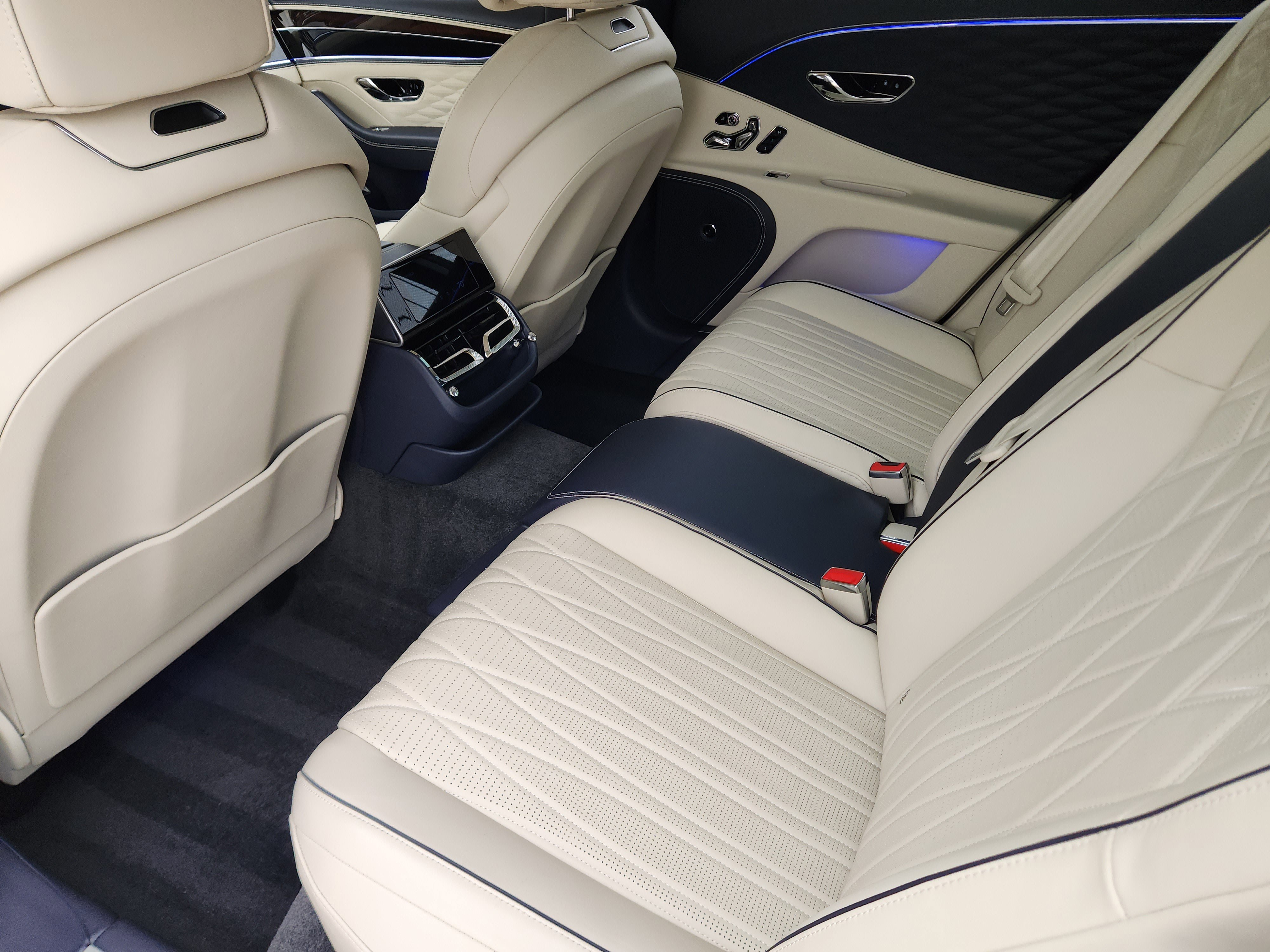 Used 2021 Bentley Flying Spur W12 image 30