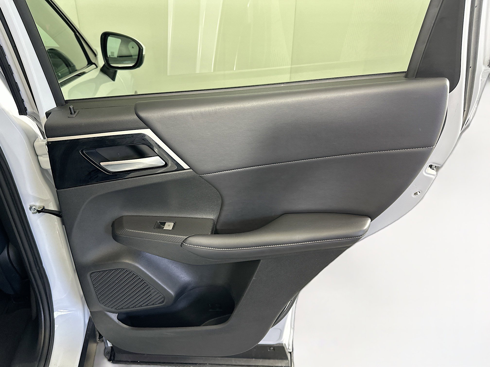 Used 2024 Mitsubishi Outlander SE image 32