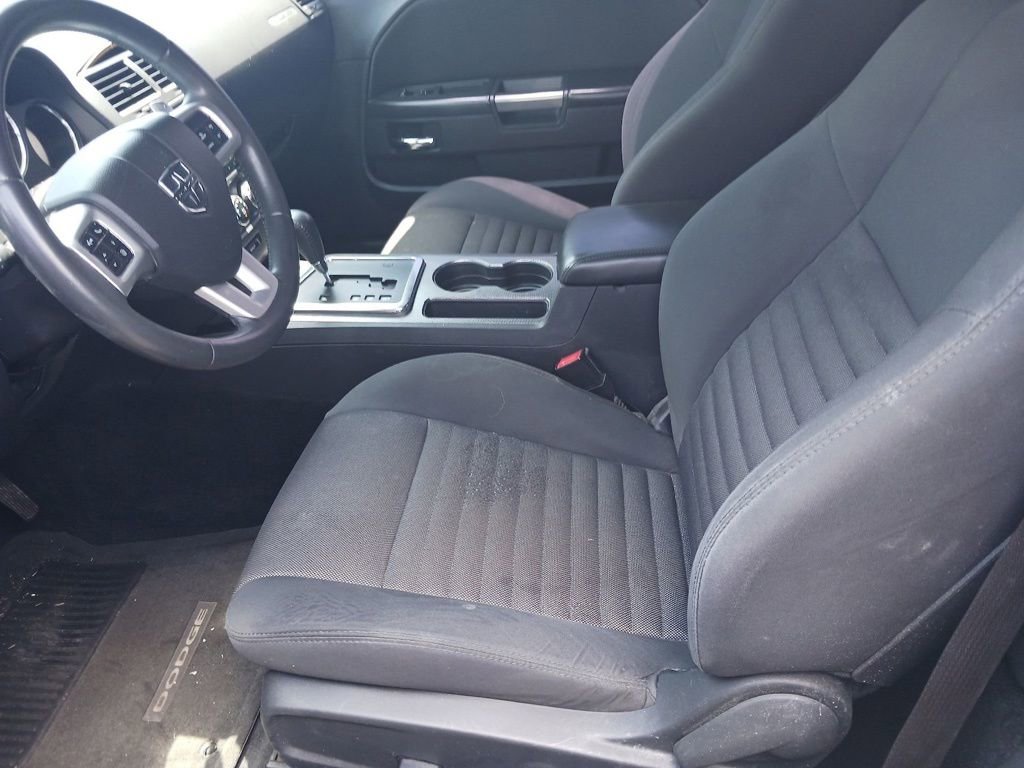 Used 2013 Dodge Challenger R/T RWD image 4