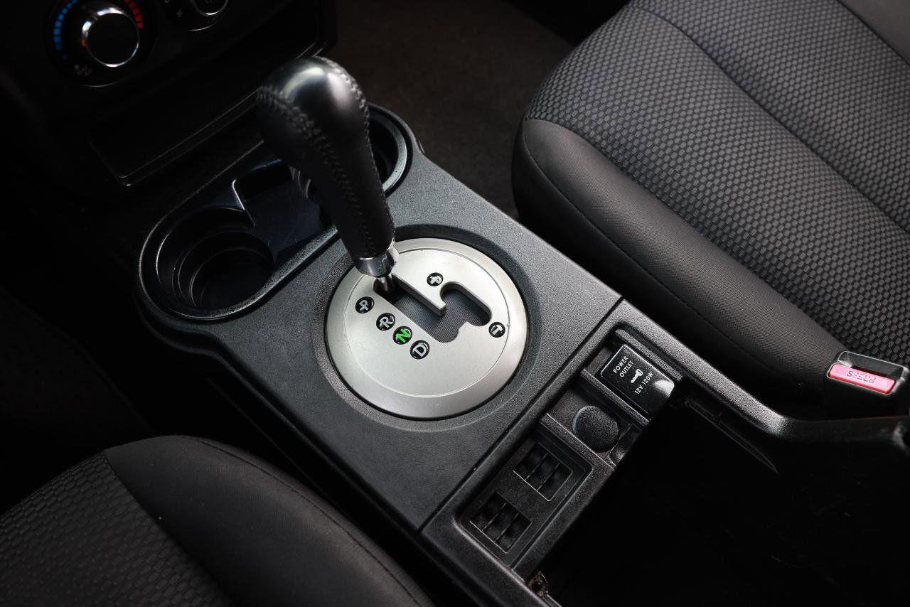 Used 2011 Mitsubishi Endeavor LS AWD/4WD image 32