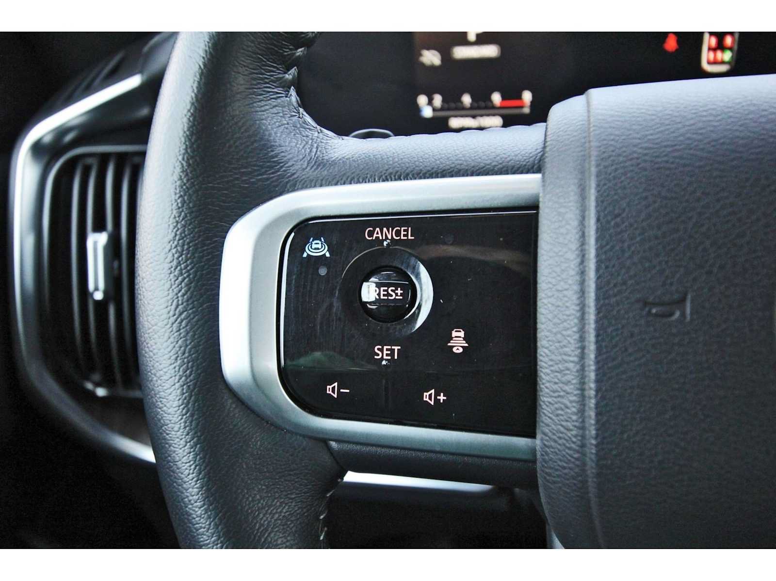 Used 2025 Nissan Armada Platinum RWD image 15