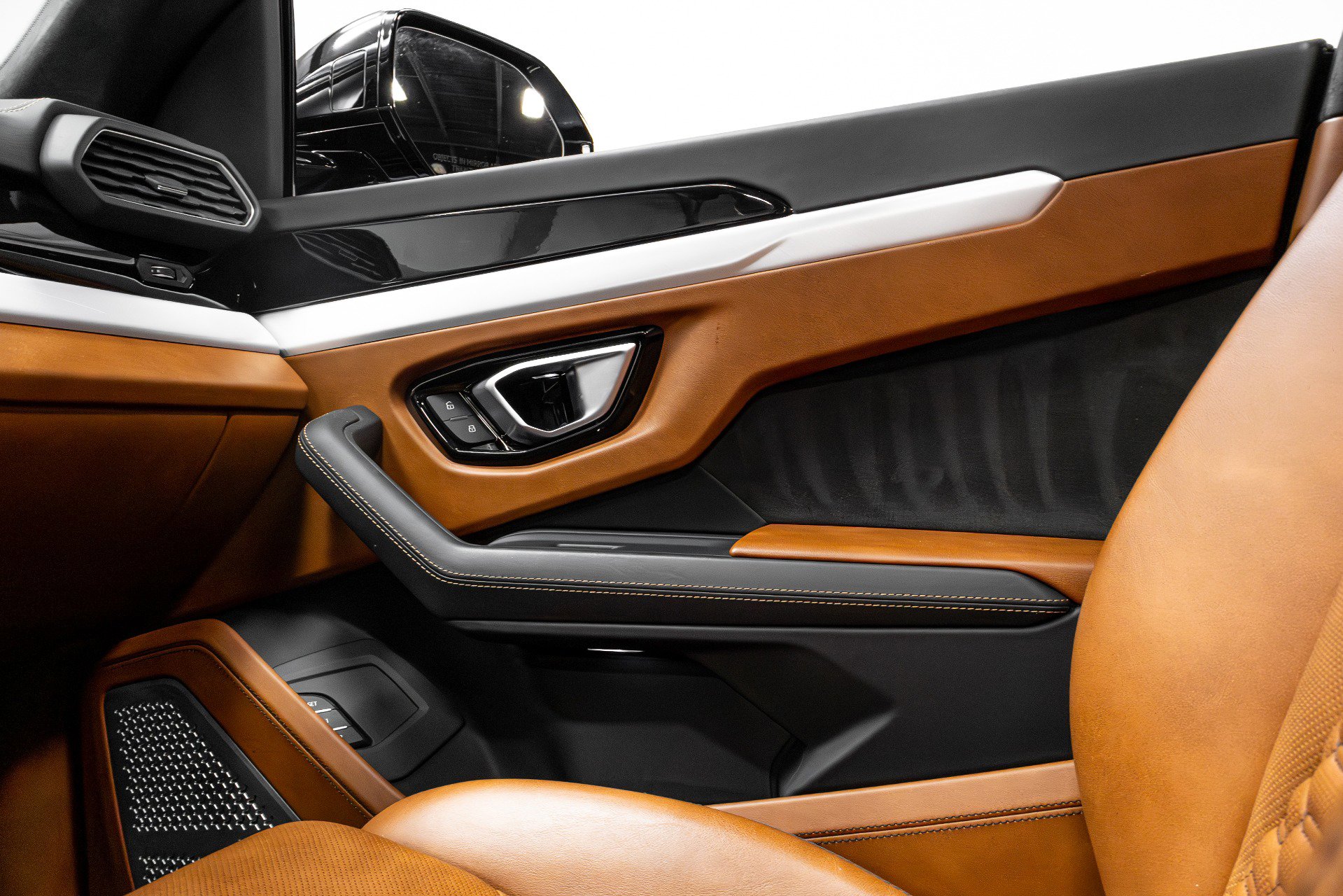 Used 2019 Lamborghini Urus image 13