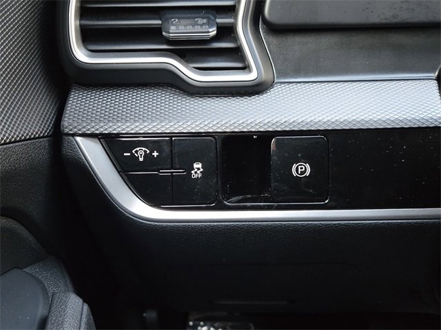 Certified 2025 Kia Sportage LX image 22