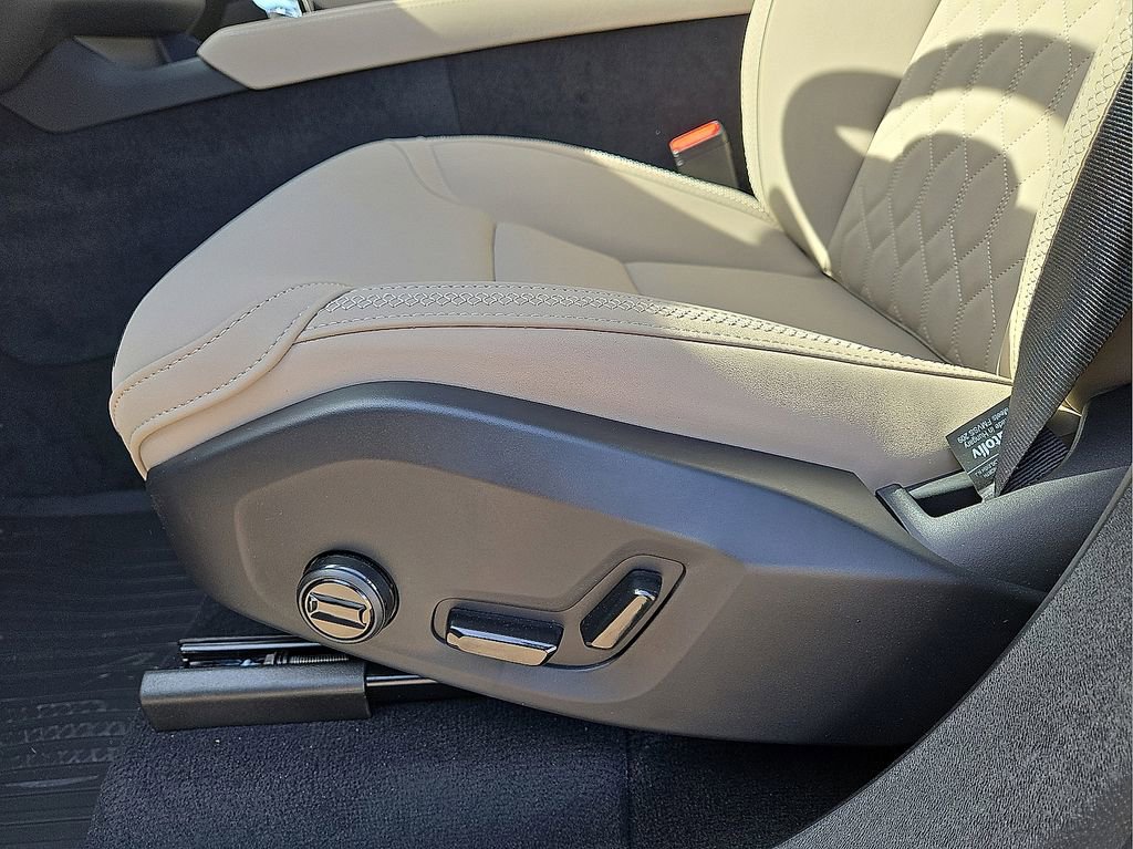 New 2026 Volvo XC90 B6 Plus w/ Protection Package Premier image 23