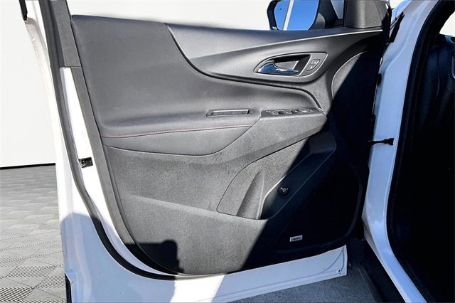 Used 2022 Chevrolet Equinox RS w/ RS Leather Package image 16