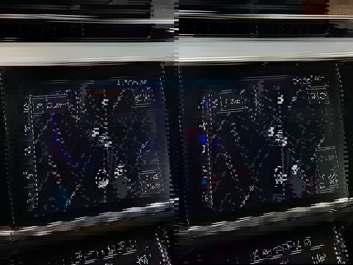 Used 2021 Audi A8 L 4.0T w/ Executive Plus Package image 47