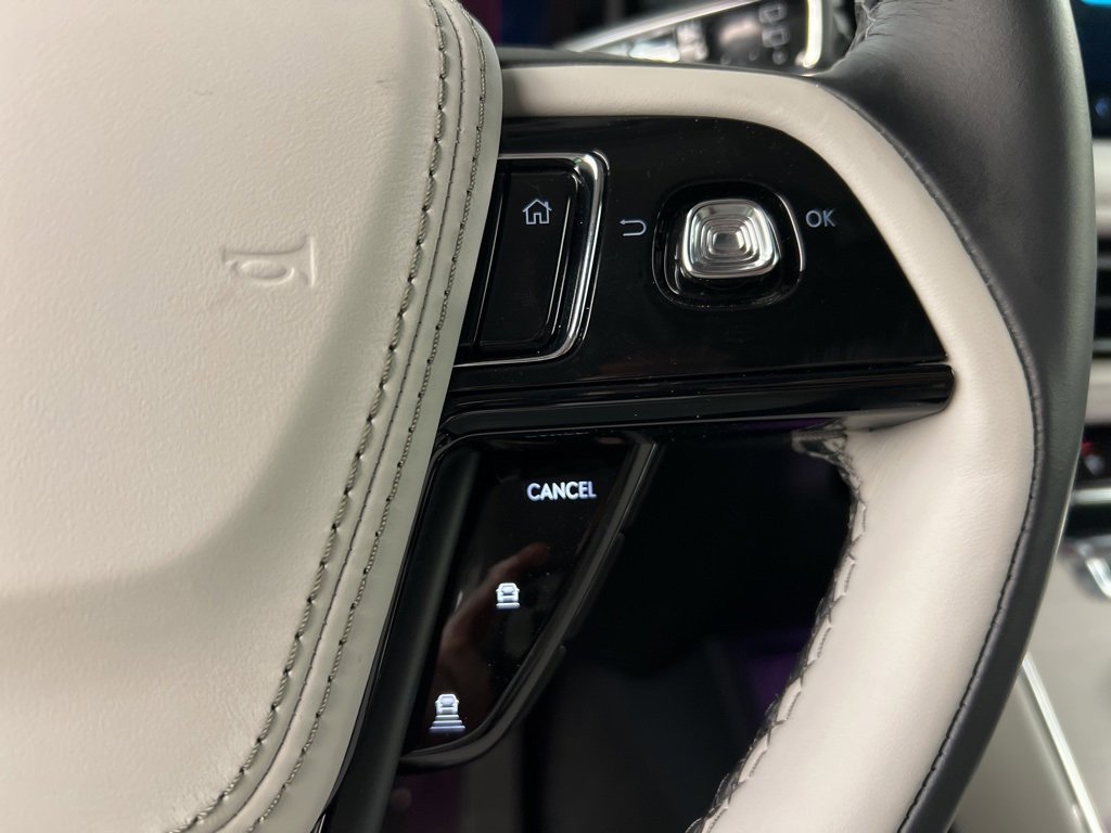 Used 2025 Lincoln Aviator Reserve w/ Equipment Group 201A image 18