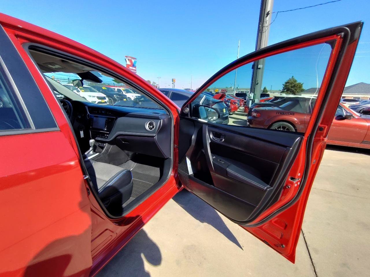 Used 2017 Toyota Corolla SE FWD image 39