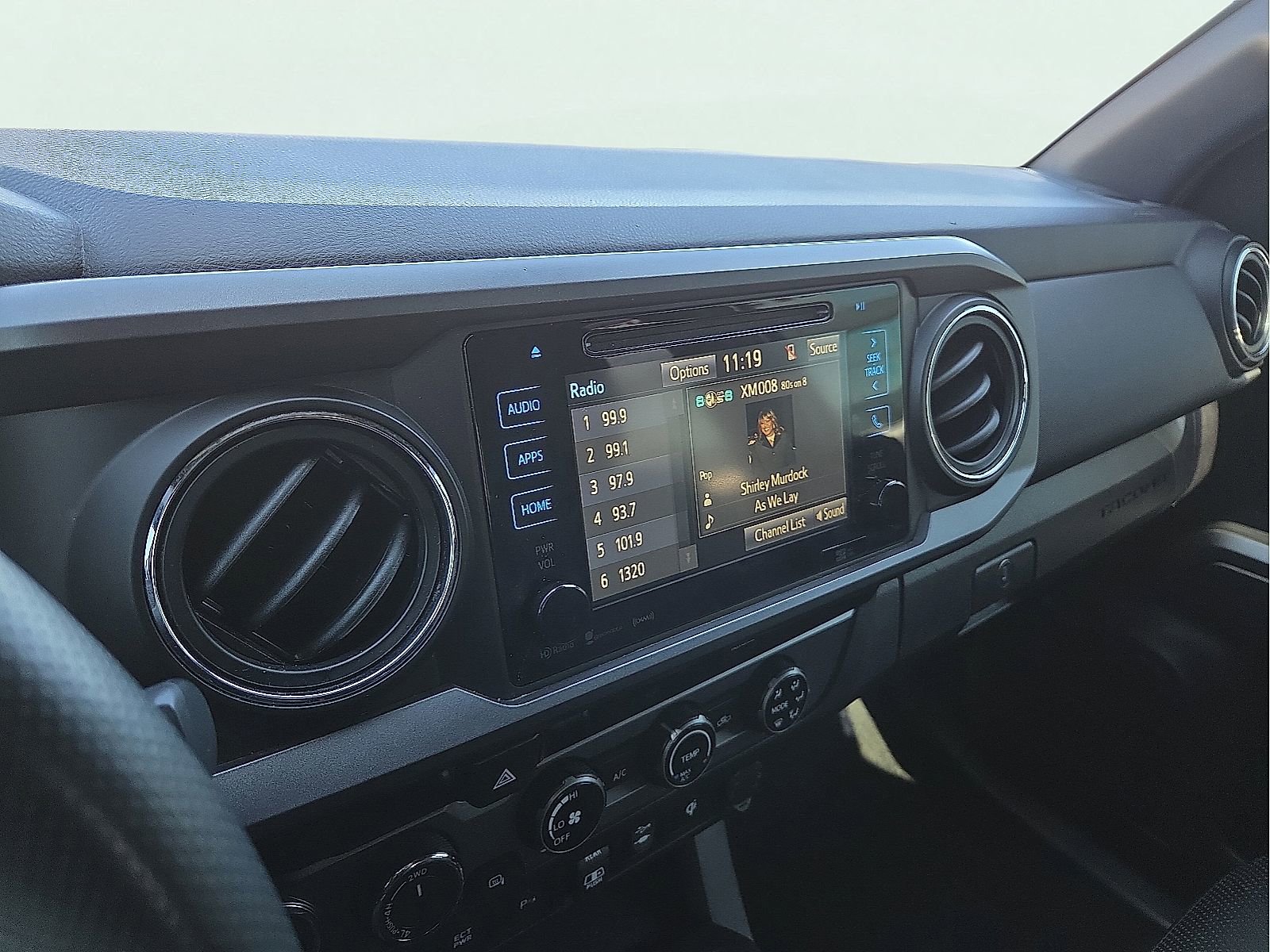 Used 2018 Toyota Tacoma TRD Off-Road w/ Technology Package image 15