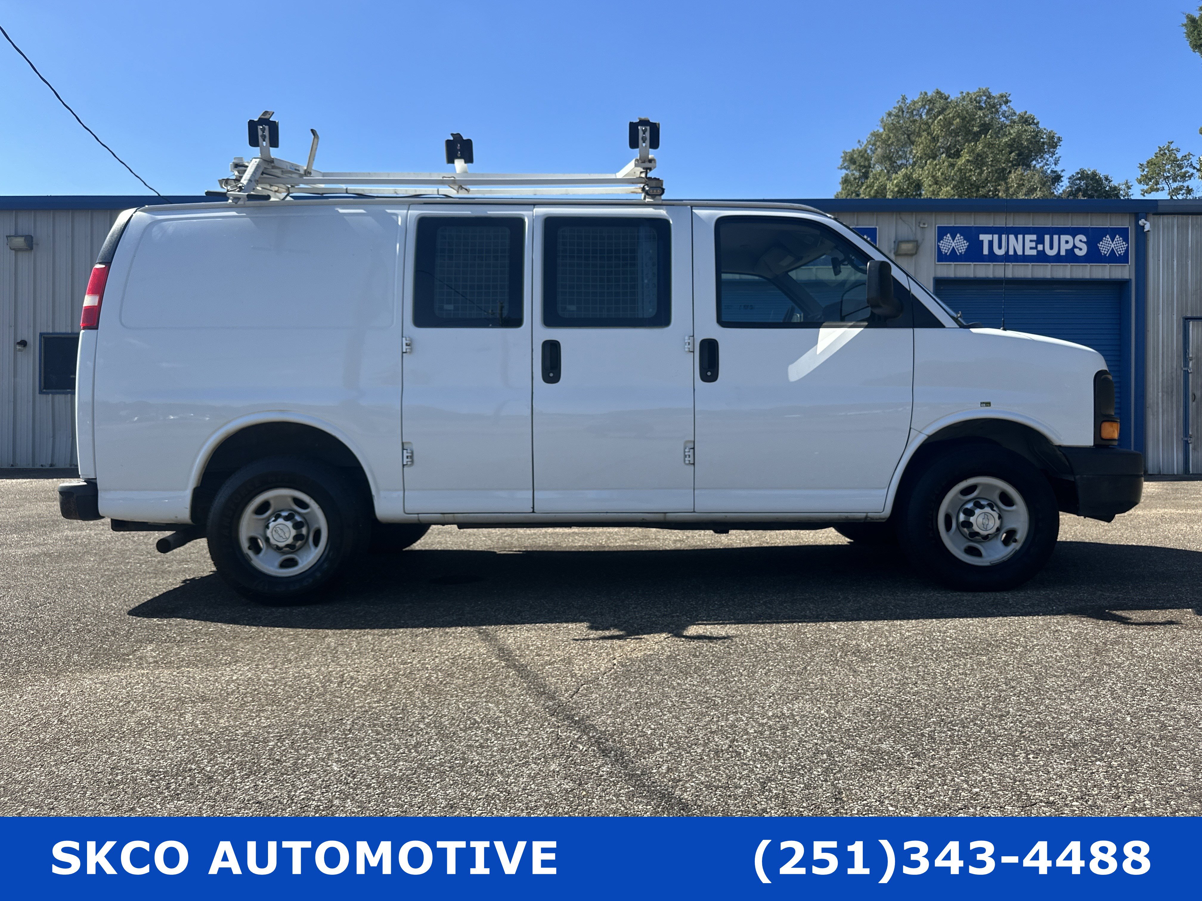 Used 2015 Chevrolet Express 2500 image 6