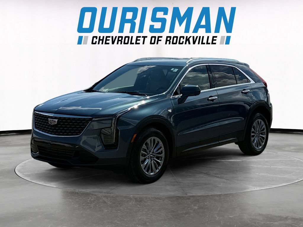 Used 2025 Cadillac XT4 Premium Luxury FWD image 2
