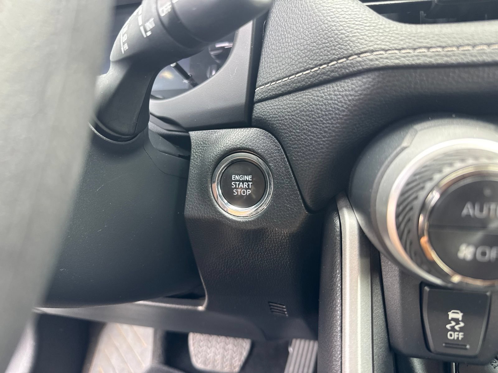 Used 2024 Toyota RAV4 XLE FWD image 25