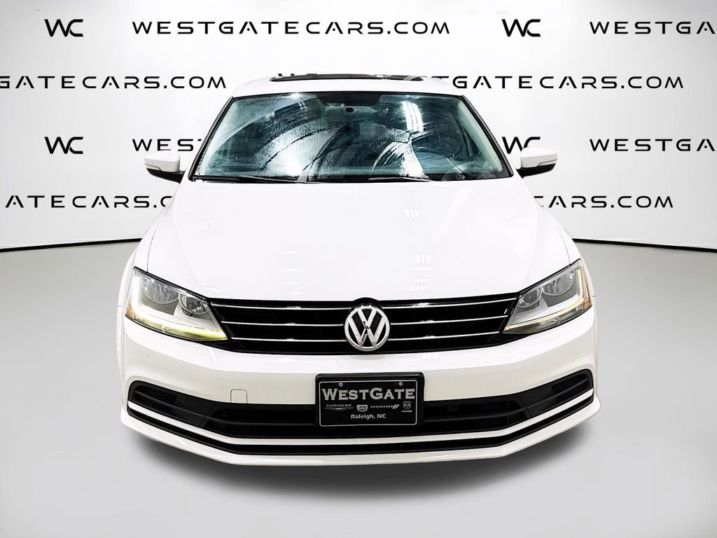 Used 2017 Volkswagen Jetta SE image 2