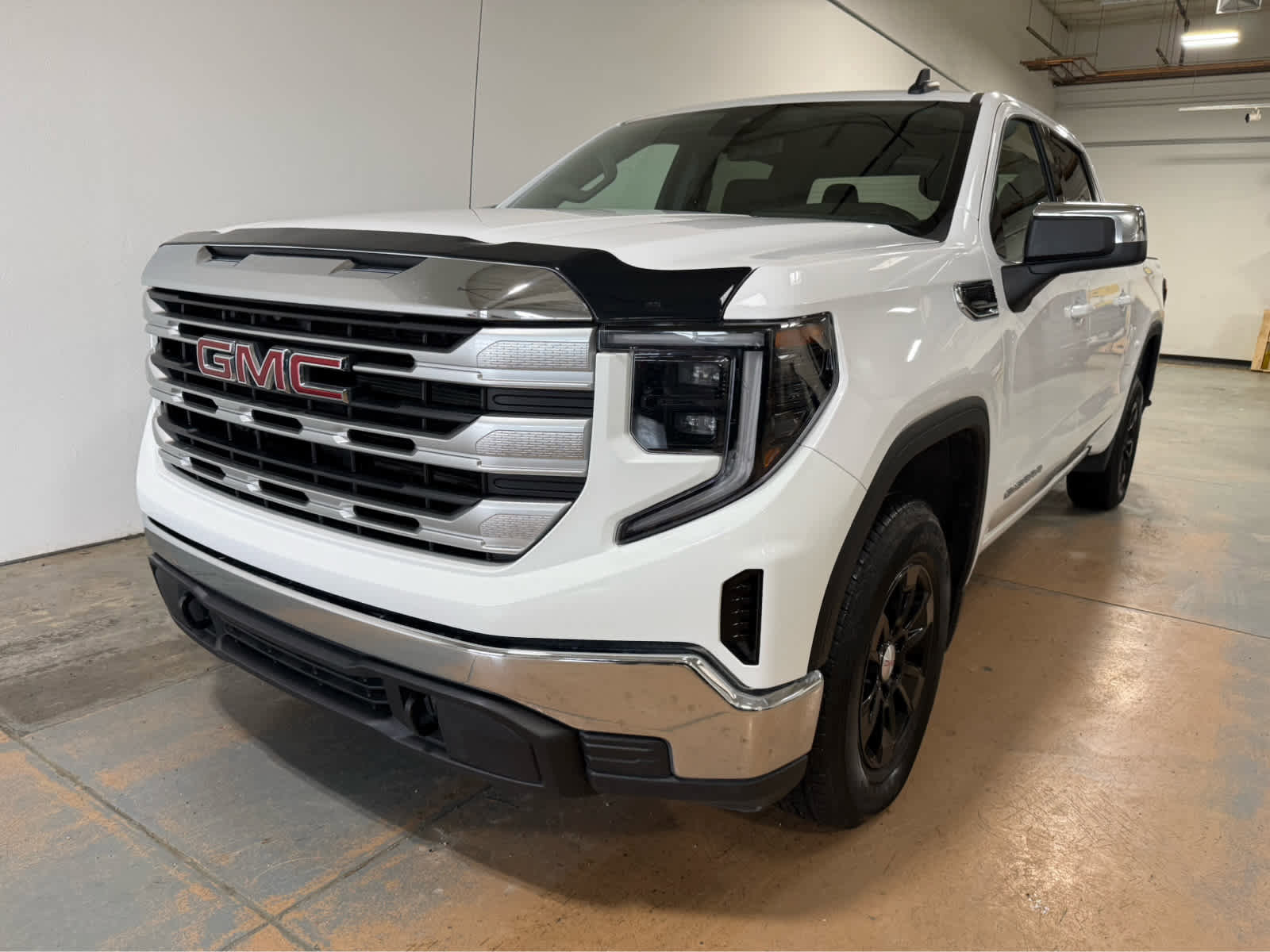 Certified 2023 GMC Sierra 1500 SLE image 1