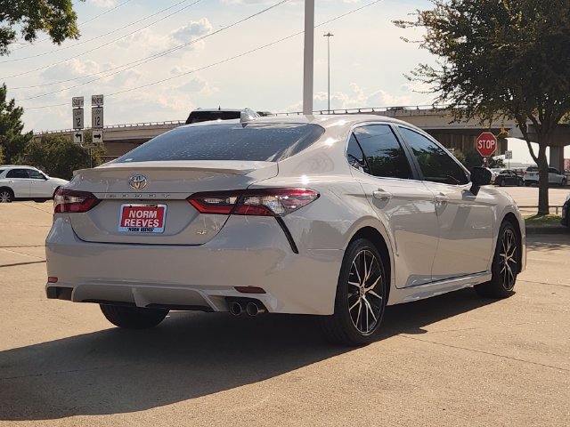 Used 2024 Toyota Camry SE FWD image 3