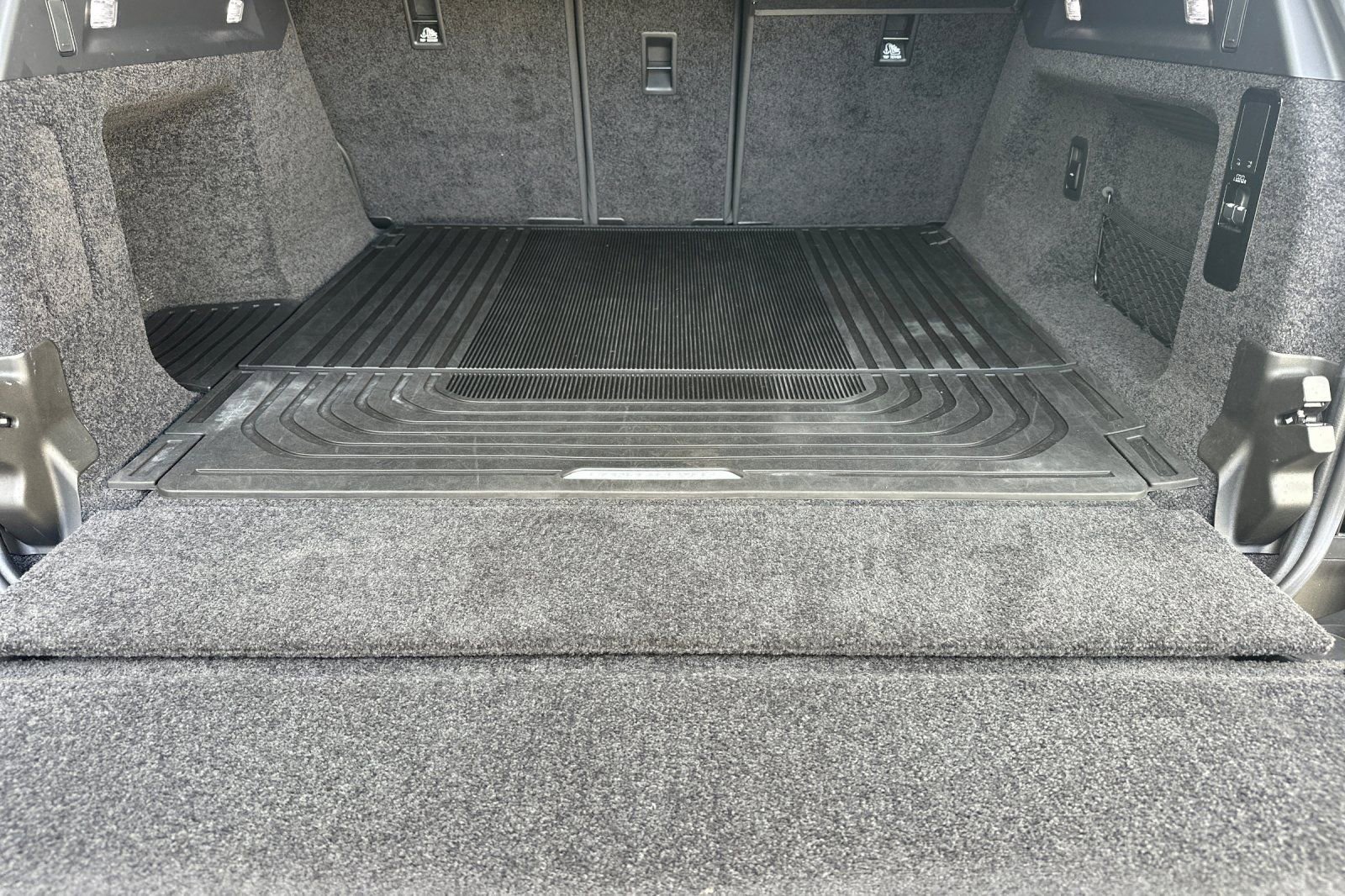 Used 2024 Land Rover Range Rover SE image 18