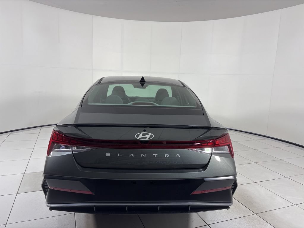 New 2026 Hyundai Elantra SEL Sport Premium FWD image 4