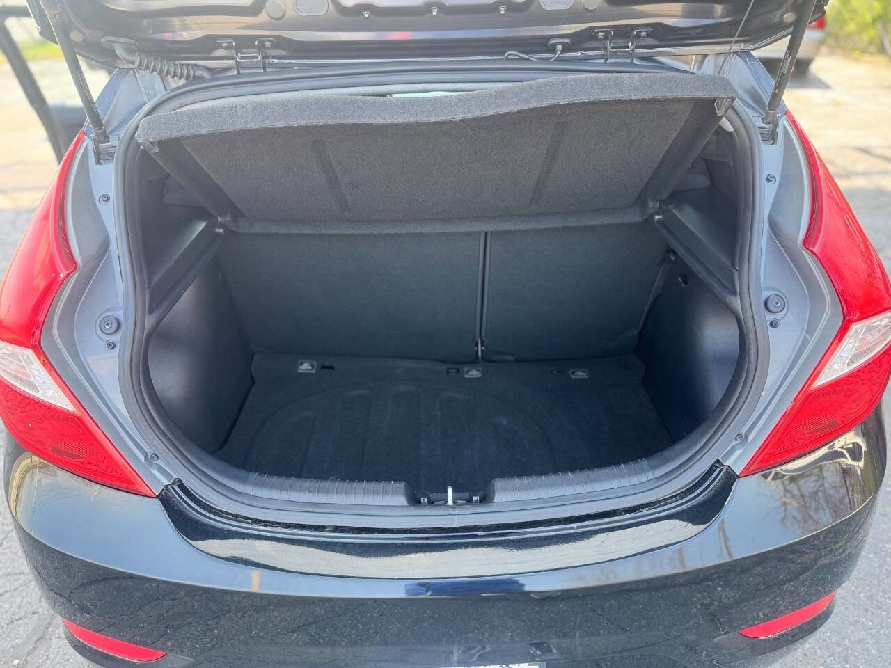 Used 2017 Hyundai Accent SE image 12