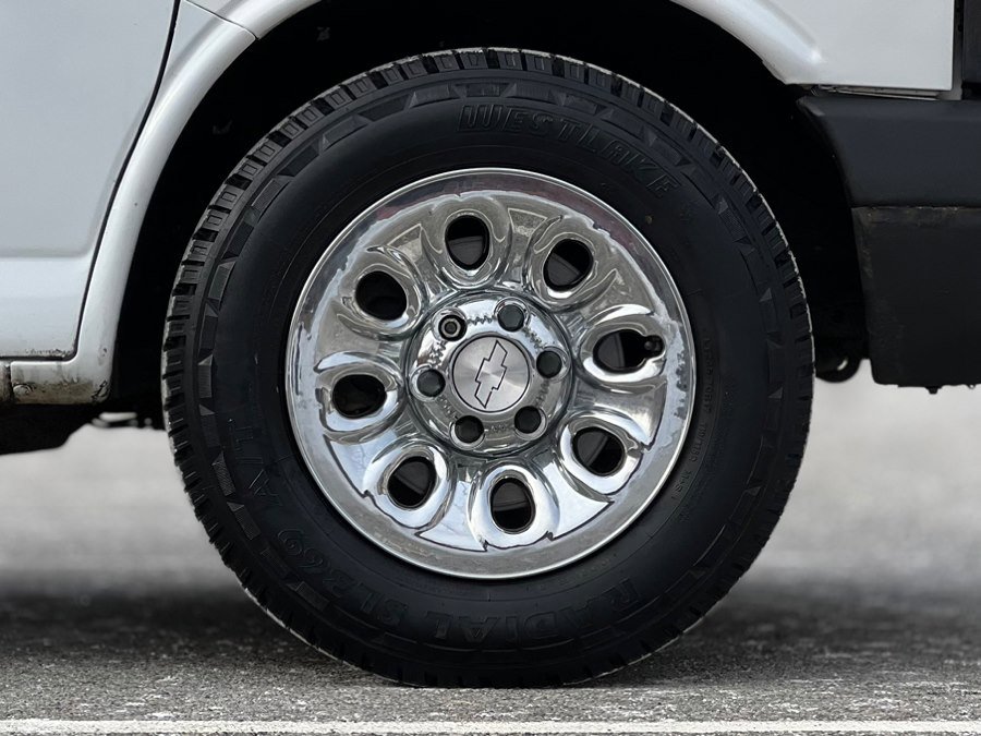 Used 2009 Chevrolet Express 1500 image 38