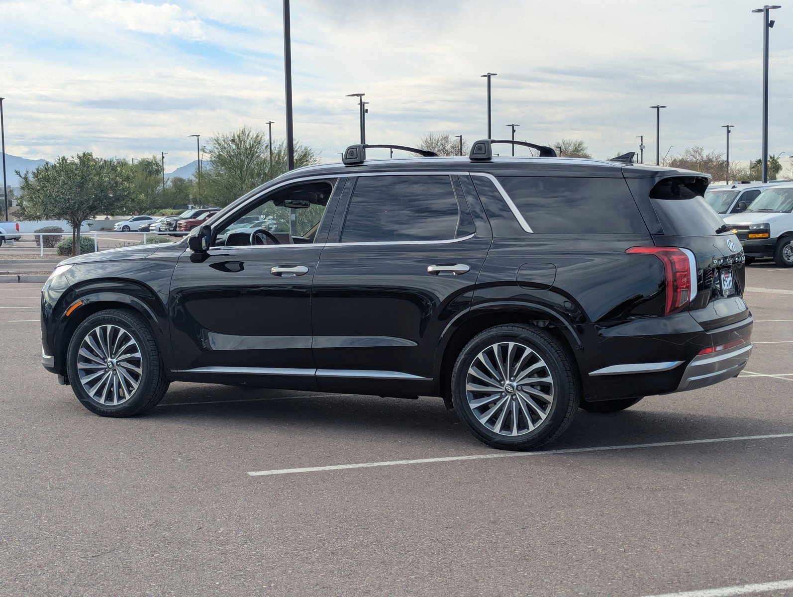 Used 2023 Hyundai Palisade Calligraphy image 3