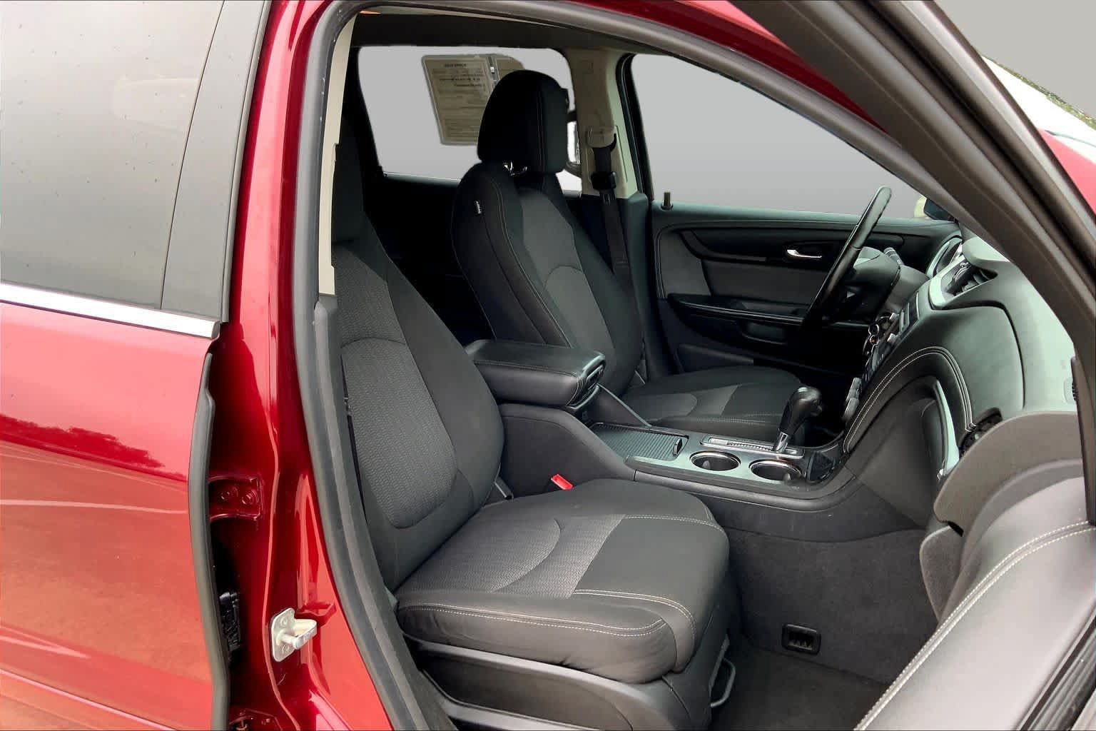 Used 2016 Chevrolet Traverse LT w/ Traveler's Package FWD image 9