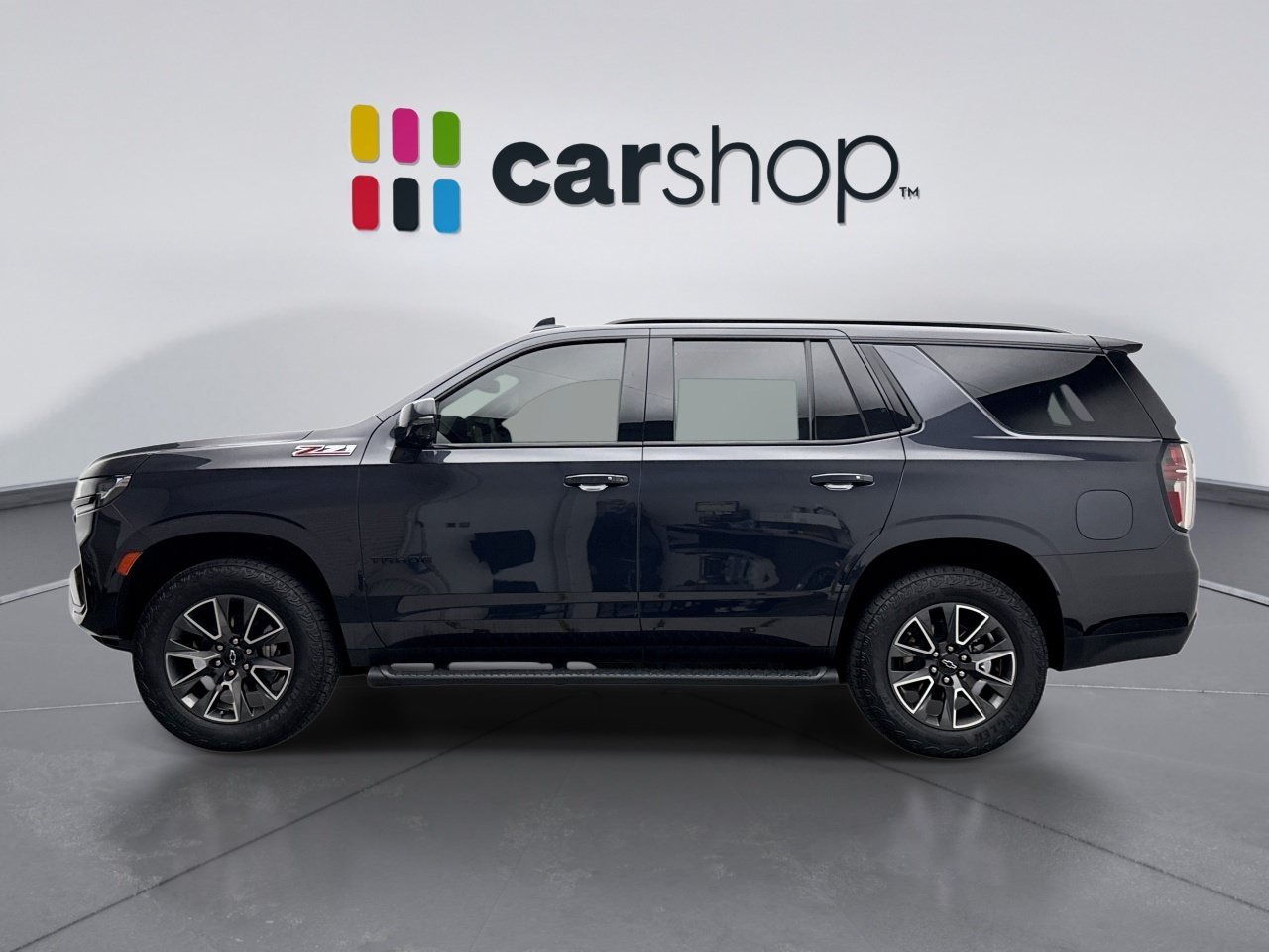 Used 2024 Chevrolet Tahoe Z71 w/ Luxury Package AWD/4WD image 2