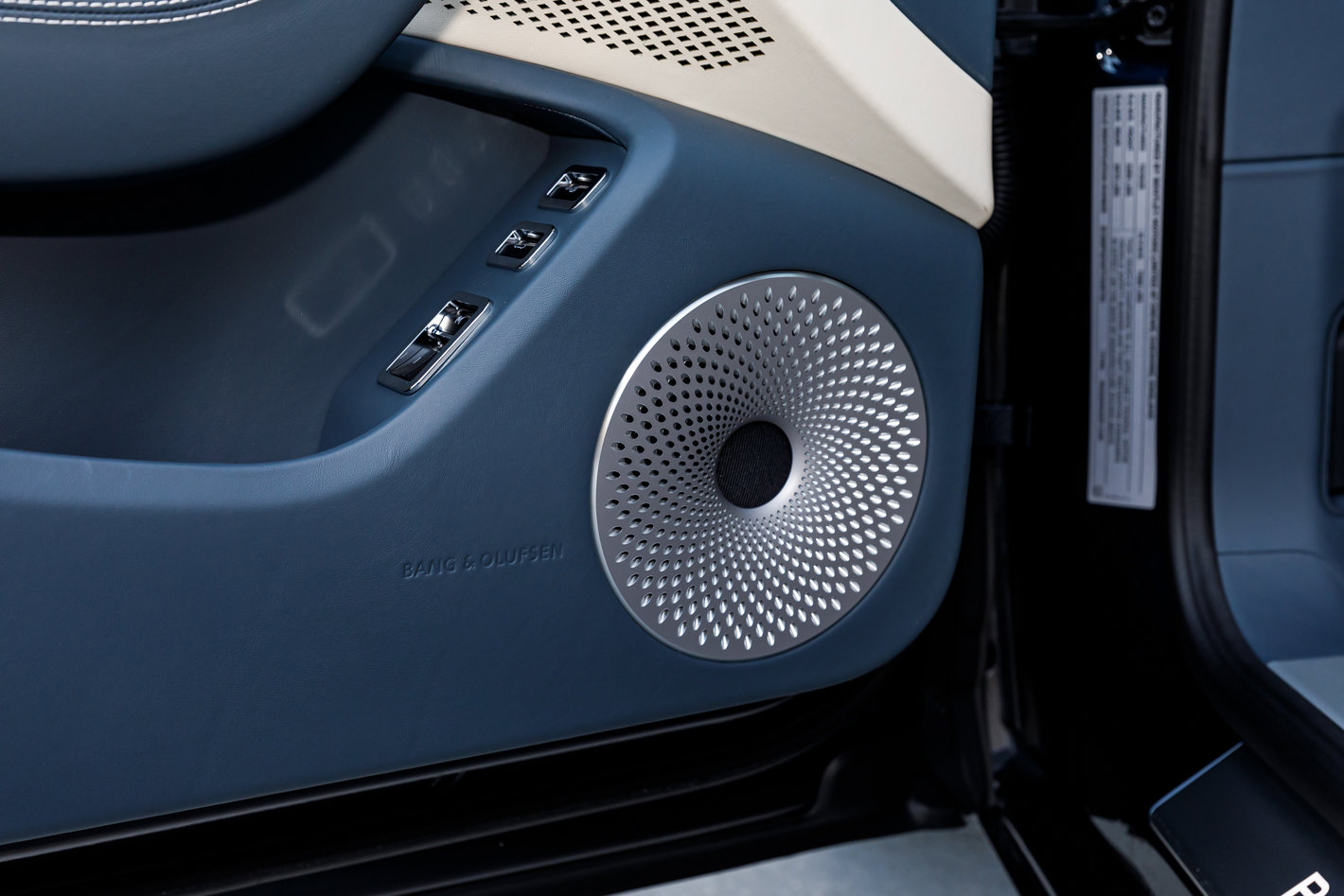 New 2026 Bentley Flying Spur Azure image 26