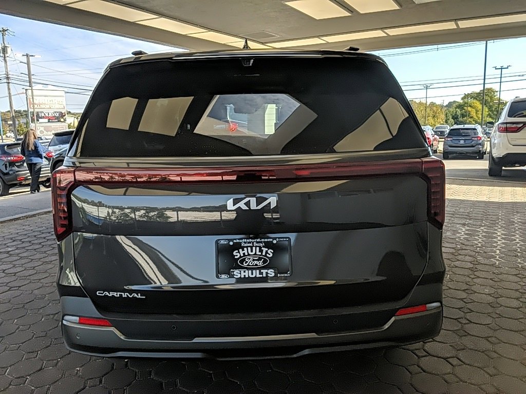 Used 2025 Kia Carnival SX Prestige image 6