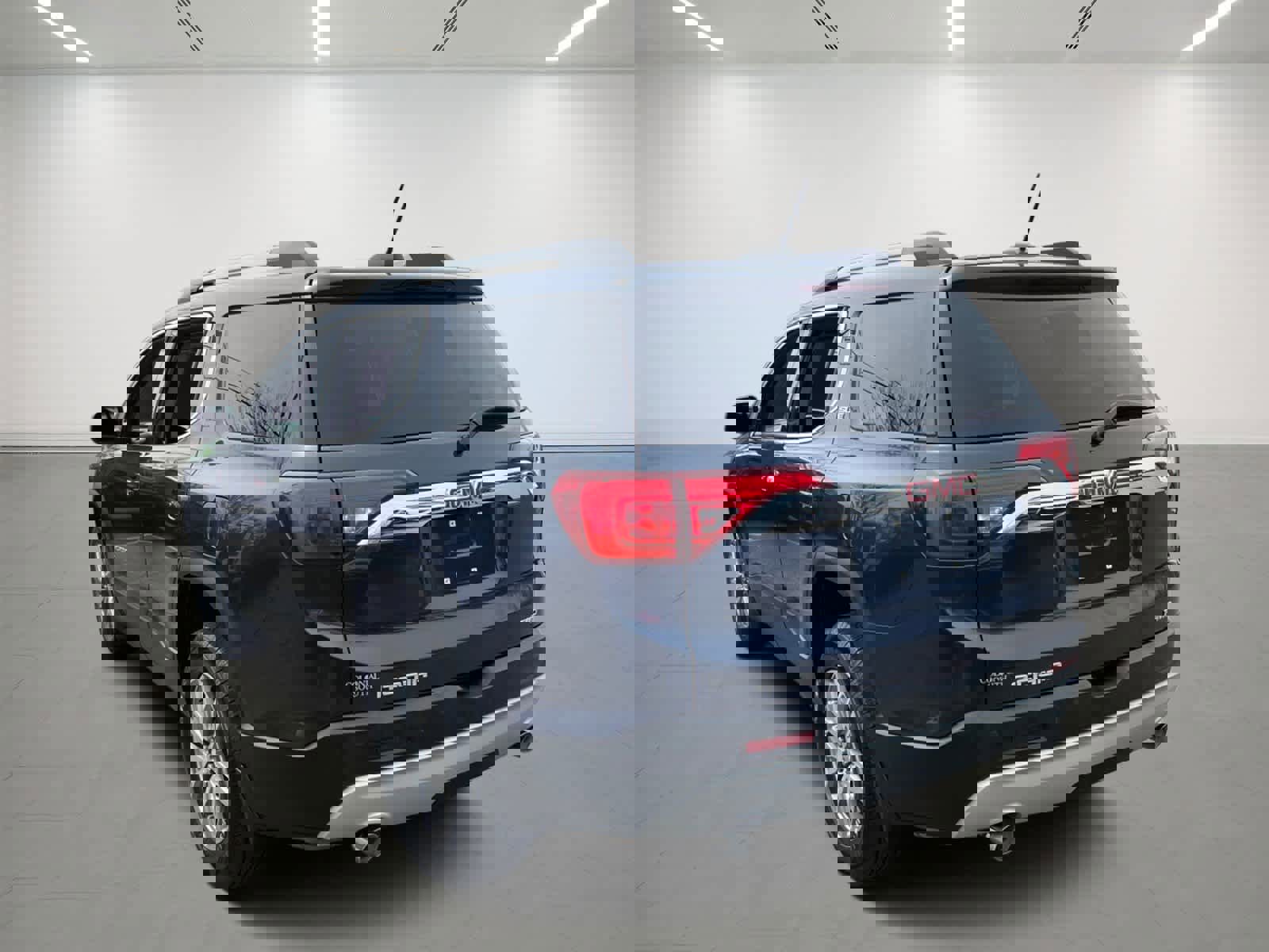 Used 2018 GMC Acadia SLE w/ Driver Alert Package I AWD/4WD image 4