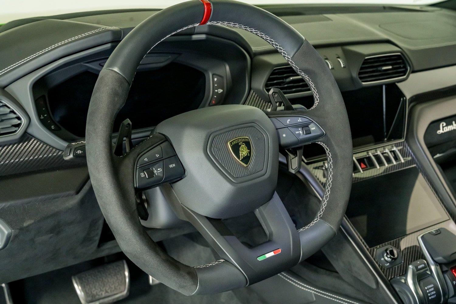 Used 2024 Lamborghini Urus Performante AWD/4WD image 20