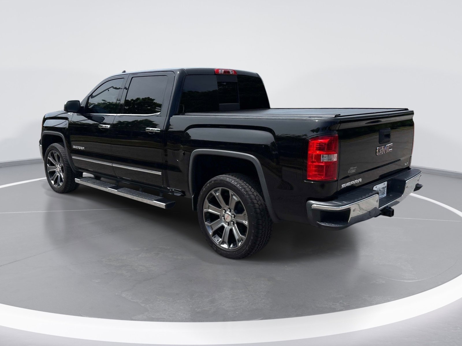 Used 2015 GMC Sierra 1500 SLT w/ SLT Crew Cab Value Package AWD/4WD image 6