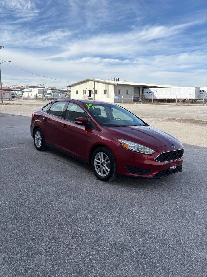 Used 2015 Ford Focus SE w/ SE Cold Weather Package image 2