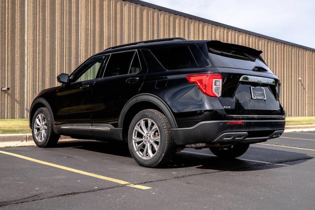 Used 2022 Ford Explorer XLT w/ Equipment Group 202A AWD/4WD image 7