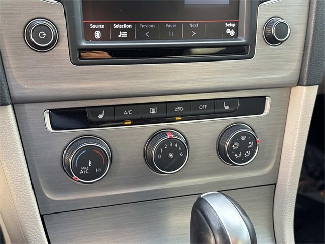 Used 2016 Volkswagen Golf SE w/ Lighting Package image 23