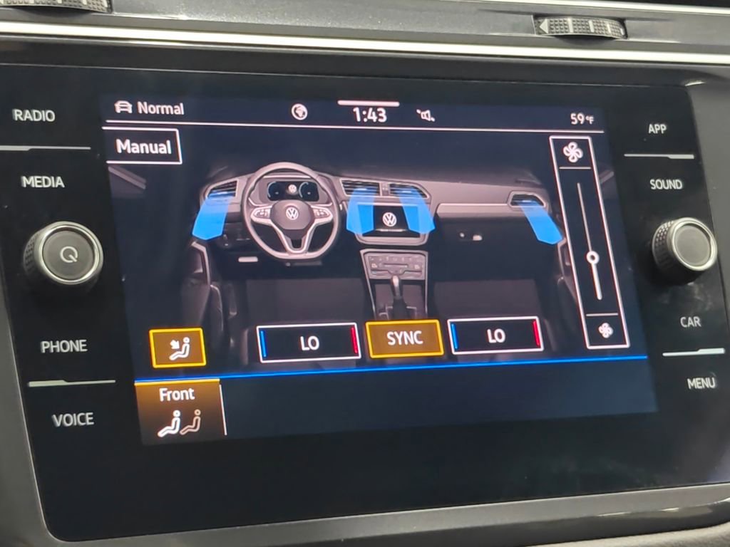Used 2024 Volkswagen Tiguan SE AWD/4WD image 35