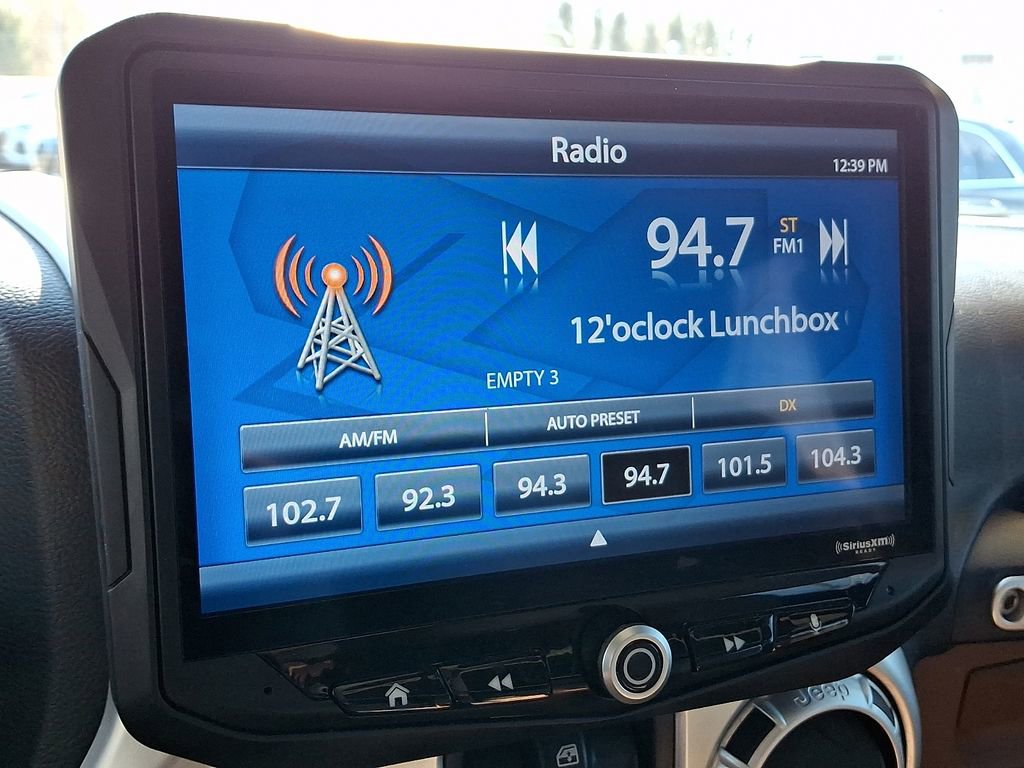 Used 2015 Jeep Wrangler Unlimited Sahara w/ Dual Top Group image 4