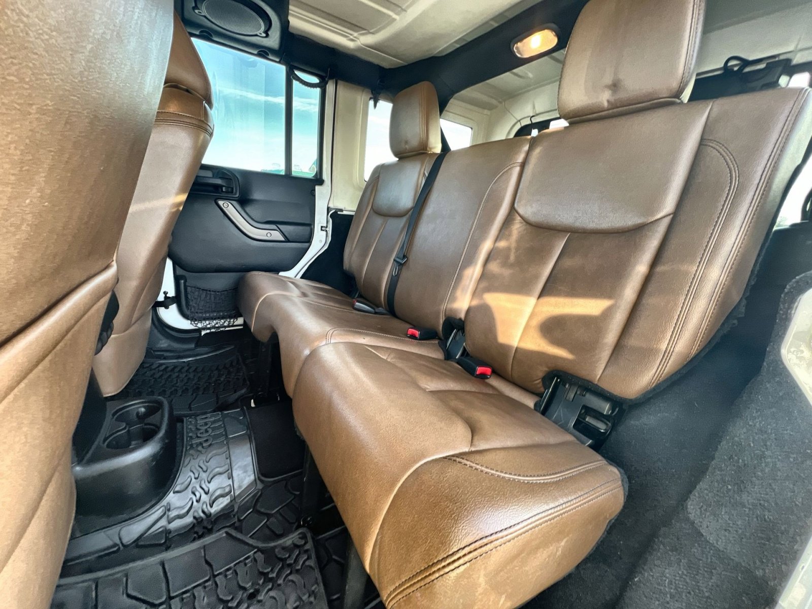 Used 2013 Jeep Wrangler Unlimited Sahara image 24