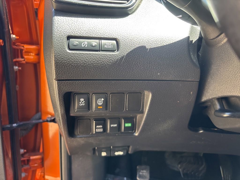 Used 2017 Nissan Rogue SV image 30