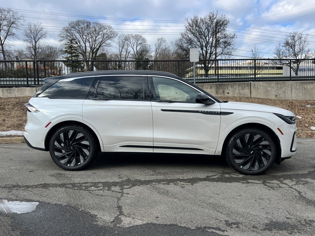 New 2026 Lincoln Nautilus Black Label w/ Jet Appearance Package image 3